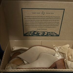 Tecovas Women's Ankle Boots in Cream and Brown